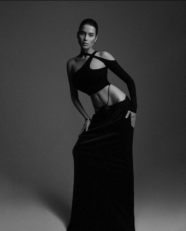 Post 3 by Sara asl couture page 🔵 on Instagram (image)