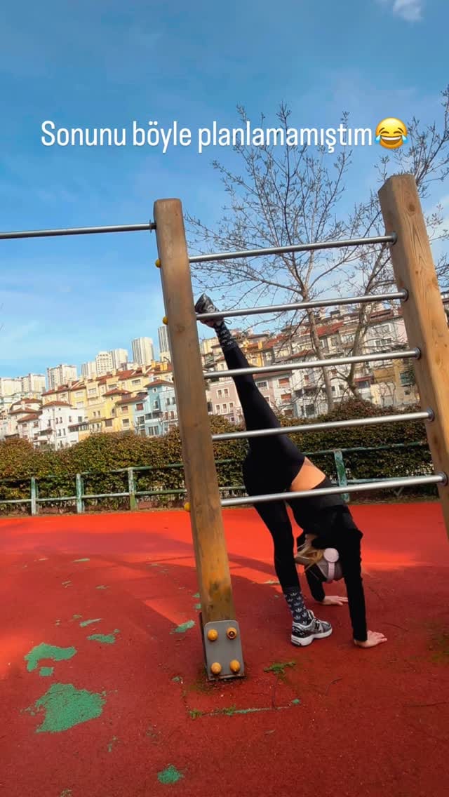 Post 1 by Özlem Gür on Instagram (video)