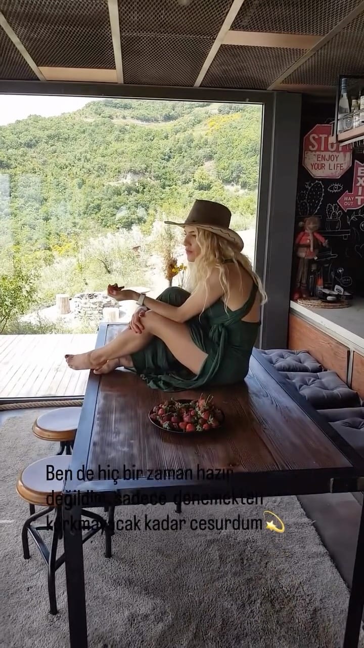 Post 5 by Özlem Gür on Instagram (video)