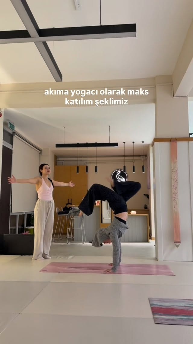 Post 2 by Nehir Özdeniz on Instagram (video)