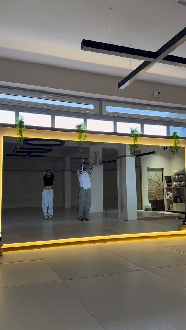 Post 3 by Nehir Özdeniz on Instagram (video)