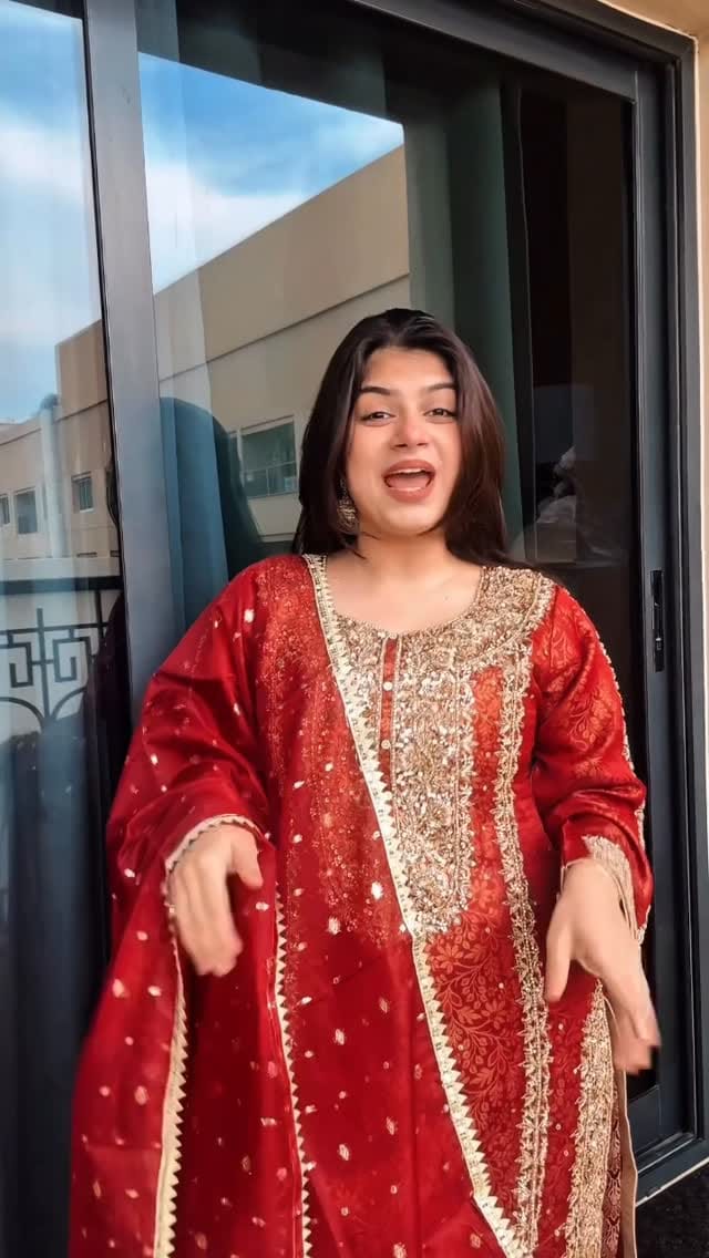 Post 4 by Umra Urooj on Instagram (video)