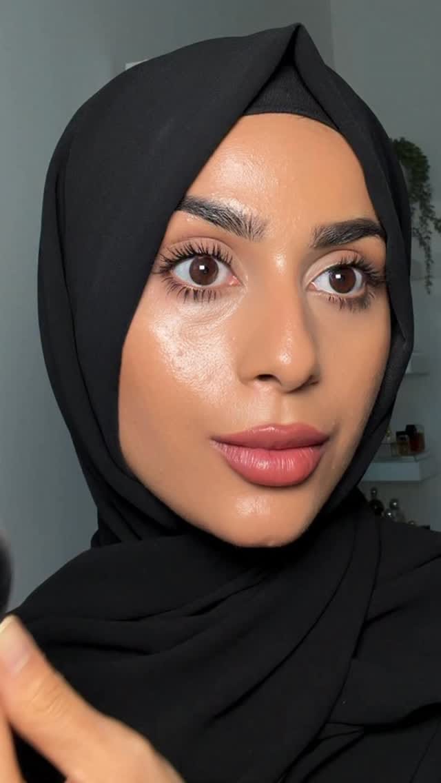 Post 2 by Aliya Fatima on Instagram (video)