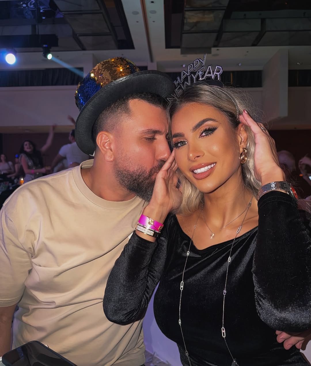 Post 2 by 𝐓𝐢𝐦𝐚 𝐲𝐚𝐬𝐬𝐢𝐧𝐞 on Instagram (carousel)