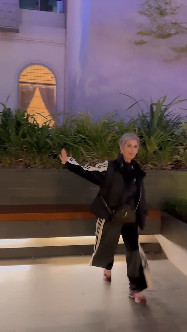 Post 2 by Mira Martinova on Instagram (video)