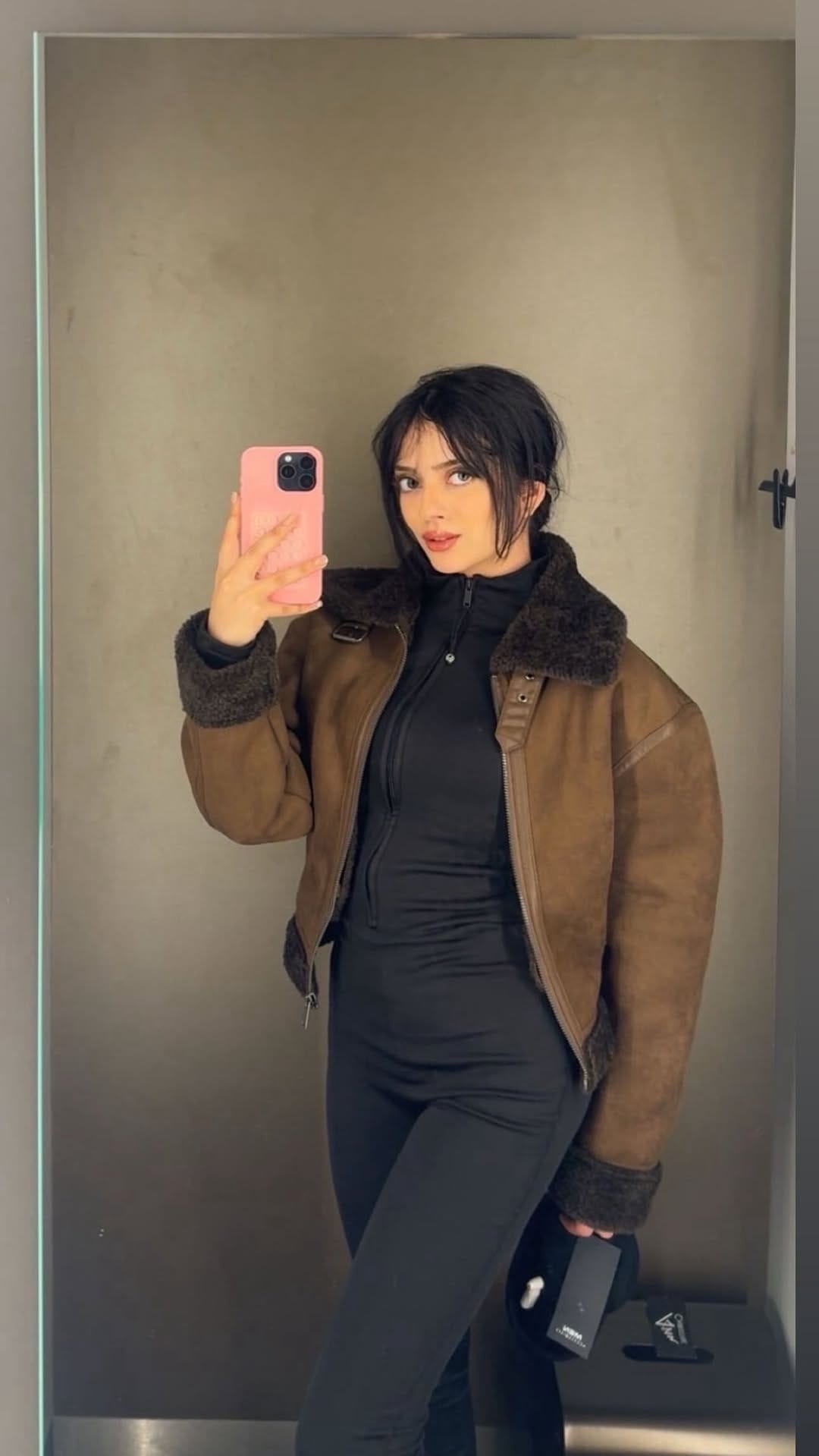 Post 4 by Dora NOUREN BELABDLI on Instagram (video)
