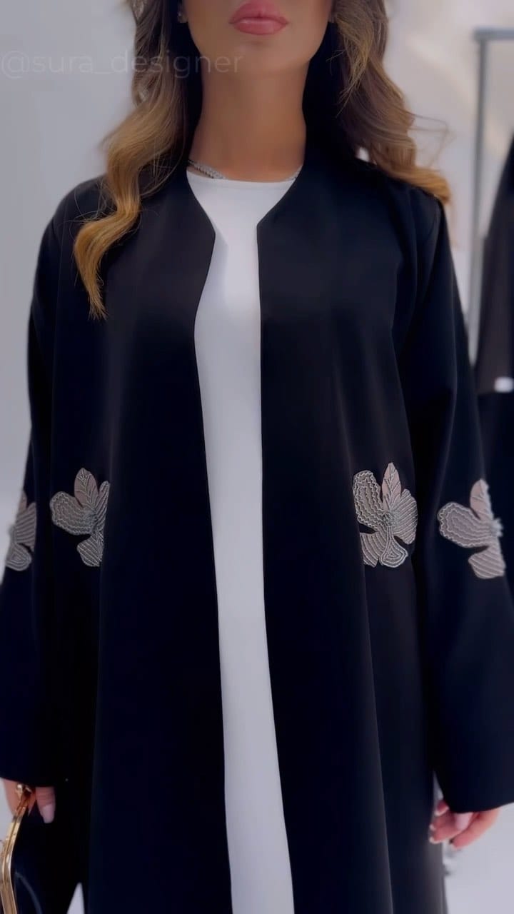 Post 5 by مصممة عبايات on Instagram (video)