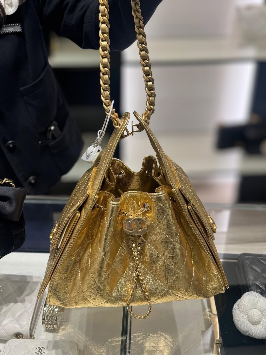 Post 7 by The Fashion Mania on Instagram (carousel)