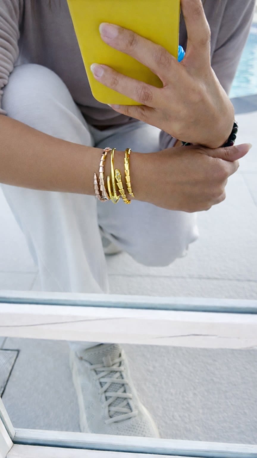 Post 5 by Hers Accessories on Instagram (video)