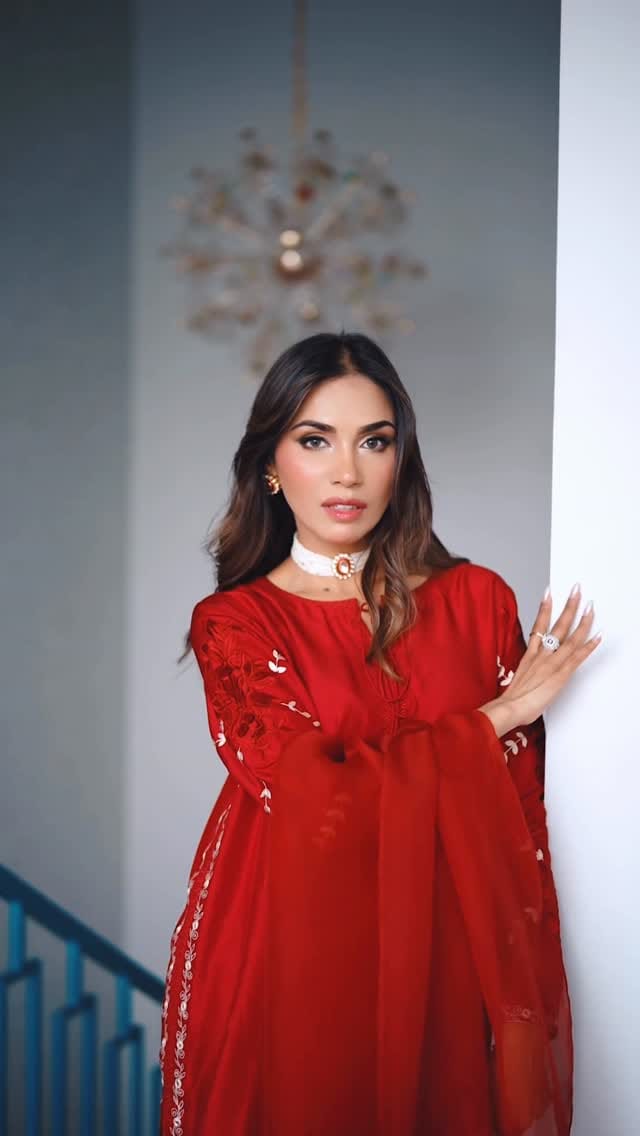 Post 4 by • MAHWISH KHURRAM • on Instagram (video)