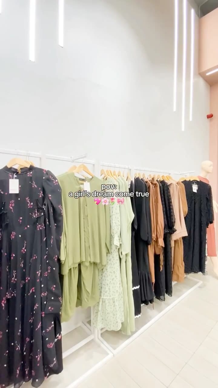 Post 1 by Sowears Stores on Instagram (video)