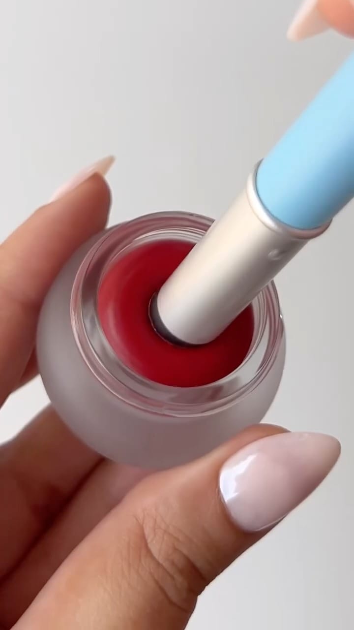 Post 7 by Blush Me on Instagram (video)