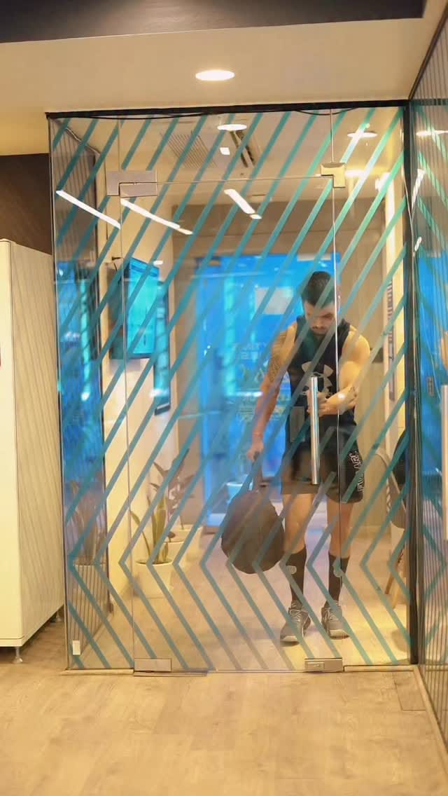 Post 1 by YASH MUKATI on Instagram (video)