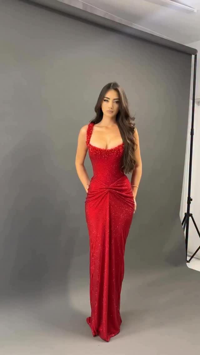 Post 1 by 𝚃𝚑𝚎 𝚑𝚘𝚞𝚛 𝚍𝚛𝚎𝚜𝚜 𝚄𝙰𝙴 🇦🇪 on Instagram (video)