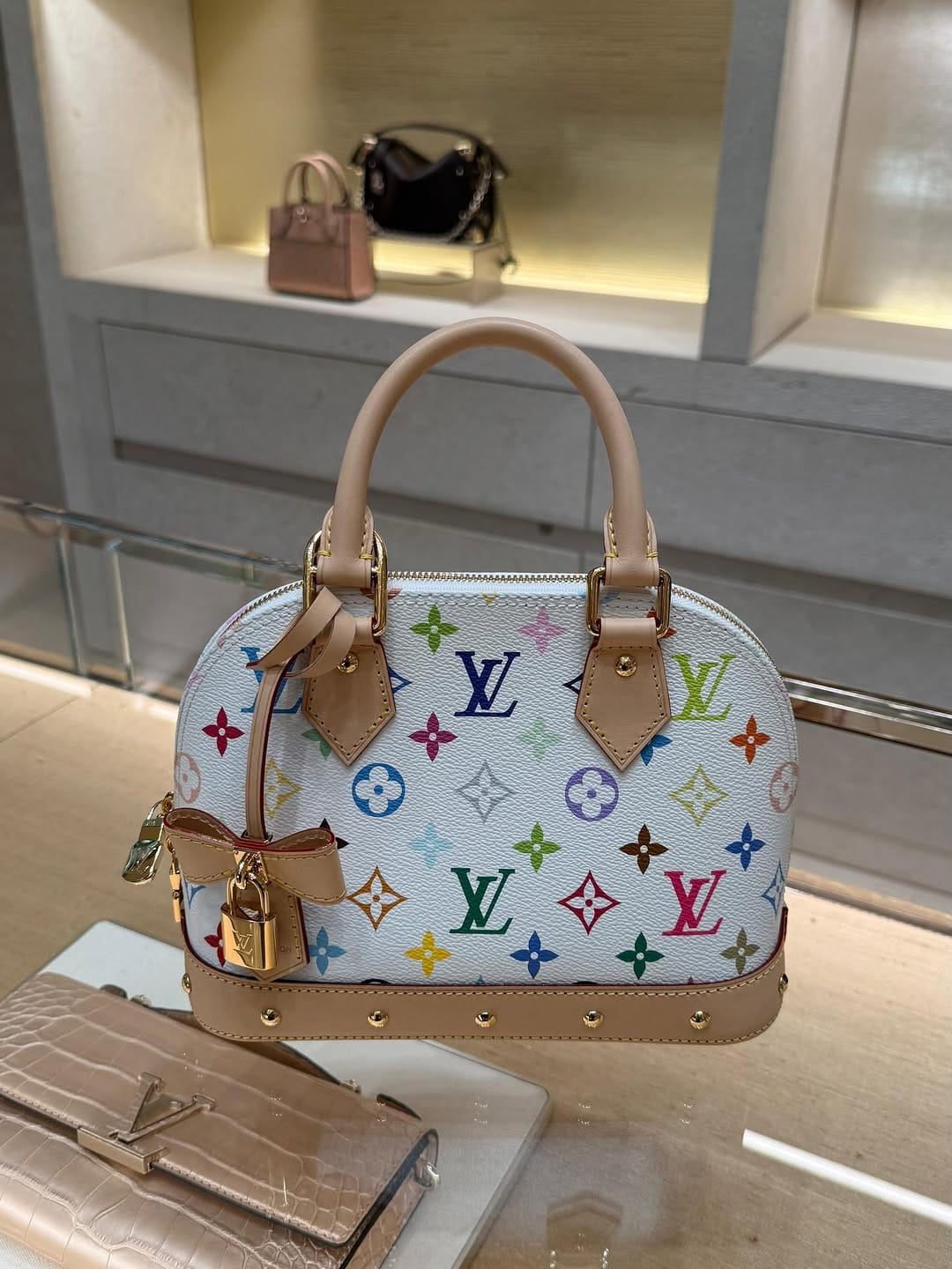 Post 1 by Luxurious Shopping  🛍💎 on Instagram (carousel)
