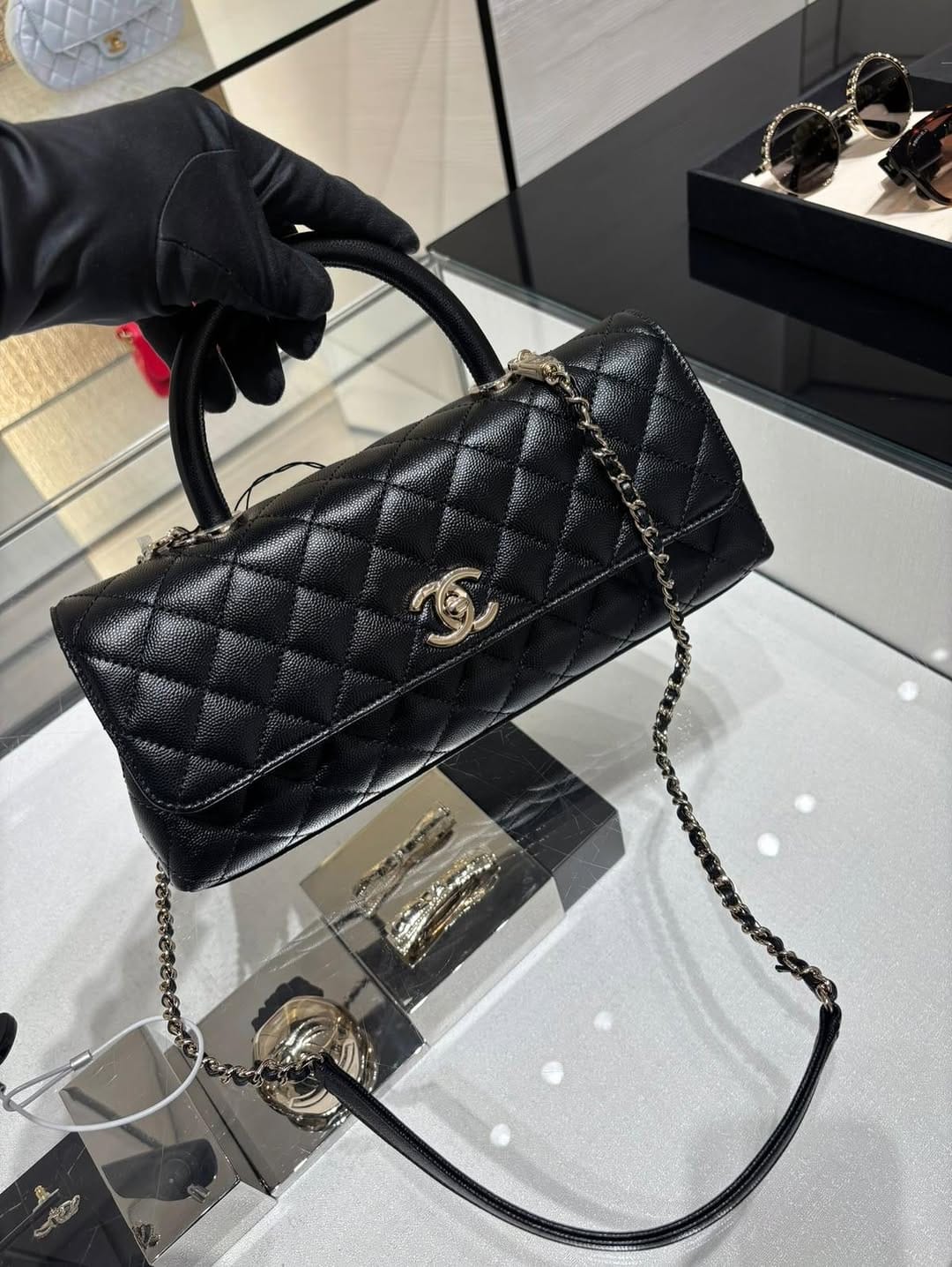 Post 3 by Luxurious Shopping  🛍💎 on Instagram (carousel)