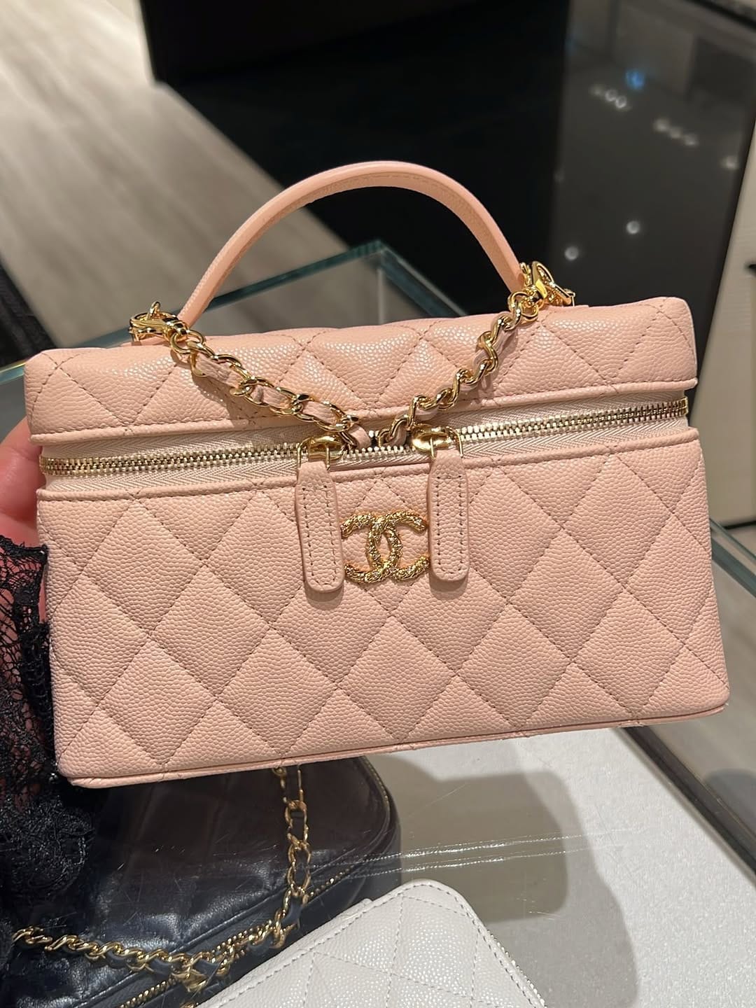 Post 2 by Luxurious Shopping  🛍💎 on Instagram (carousel)