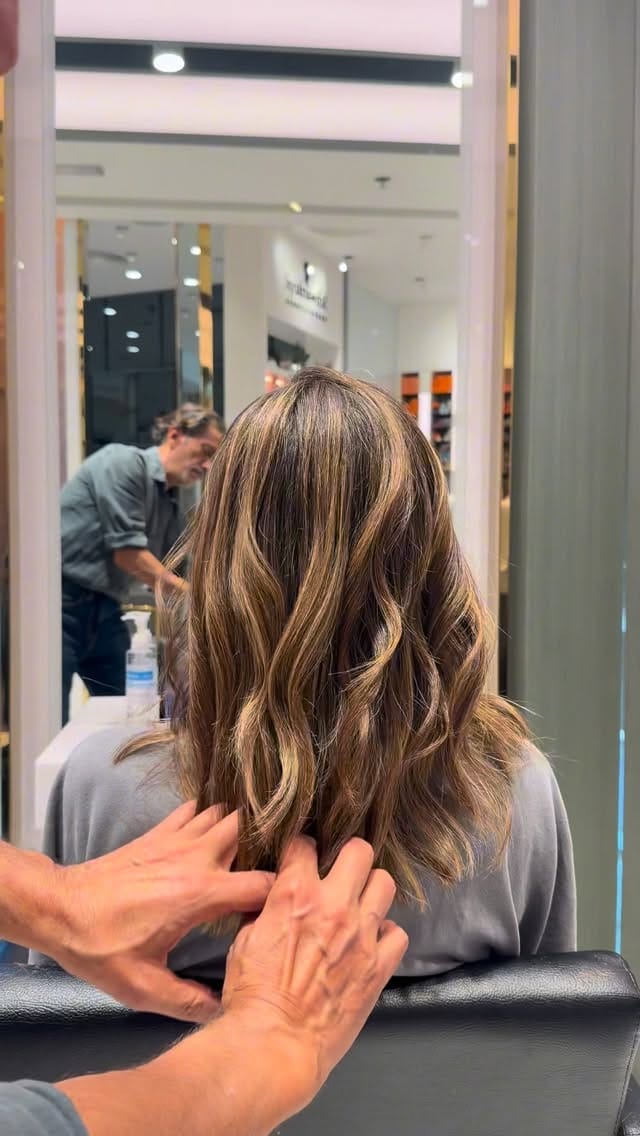 Post 2 by Mokhtar Safadi Beauty Lounge on Instagram (video)