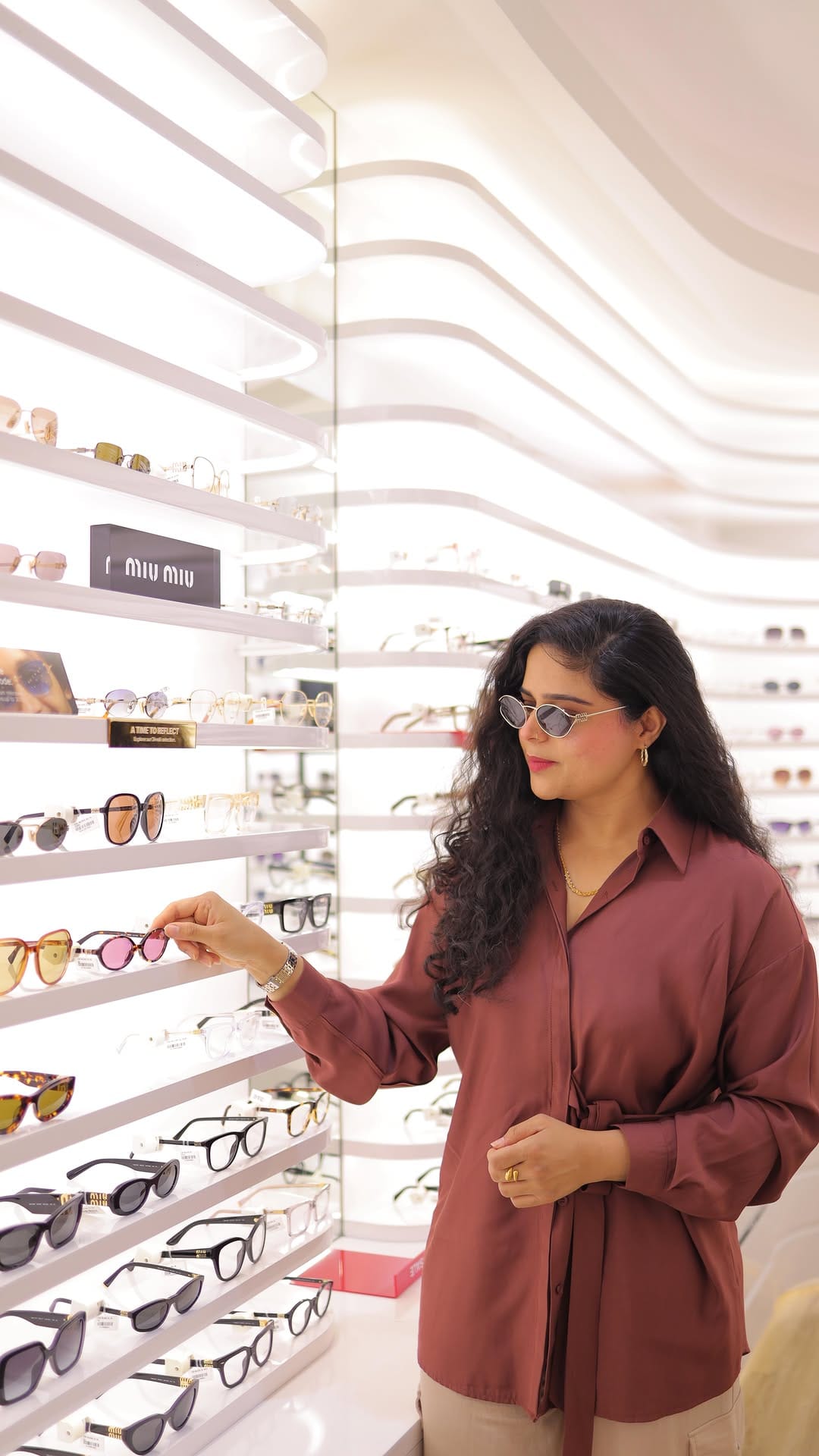 Post 9 by Farheen Khan on Instagram (video)