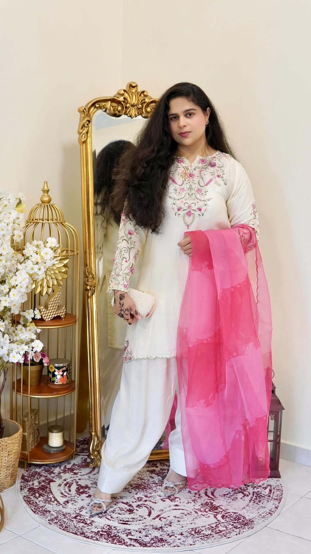 Post 7 by Farheen Khan on Instagram (video)