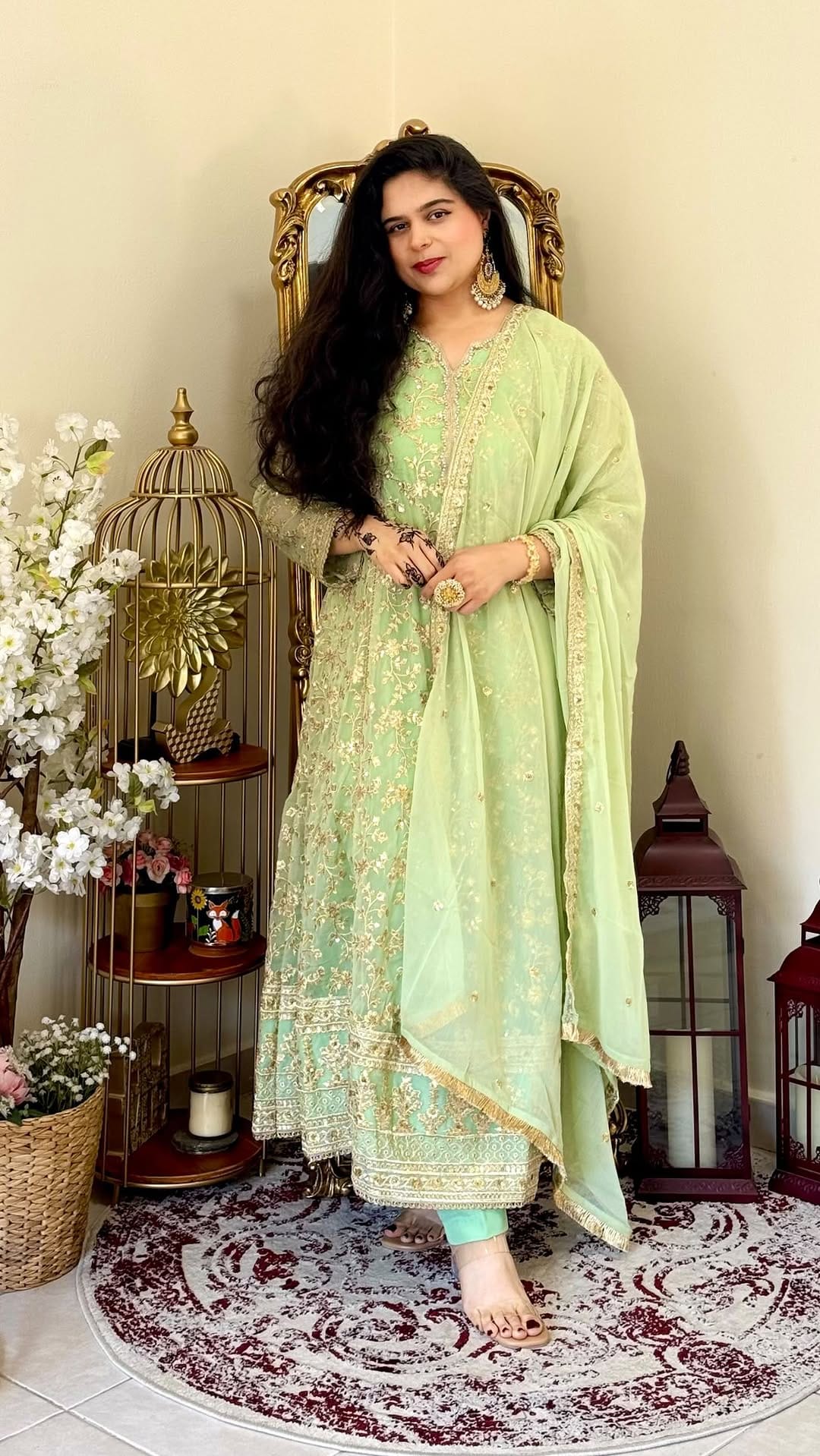 Post 2 by Farheen Khan on Instagram (video)