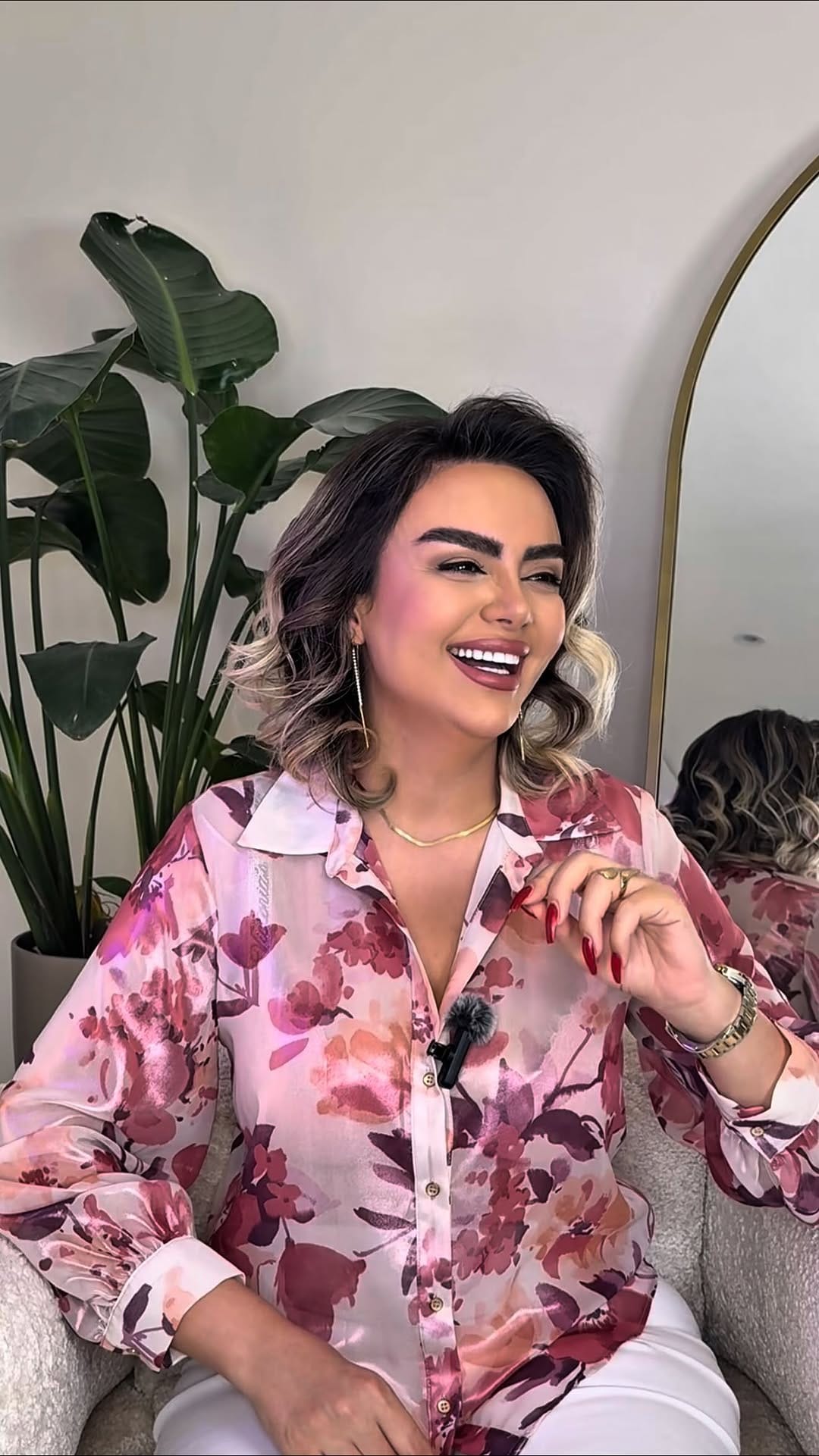 Post 4 by Niloofar mahmoodarvand on Instagram (video)