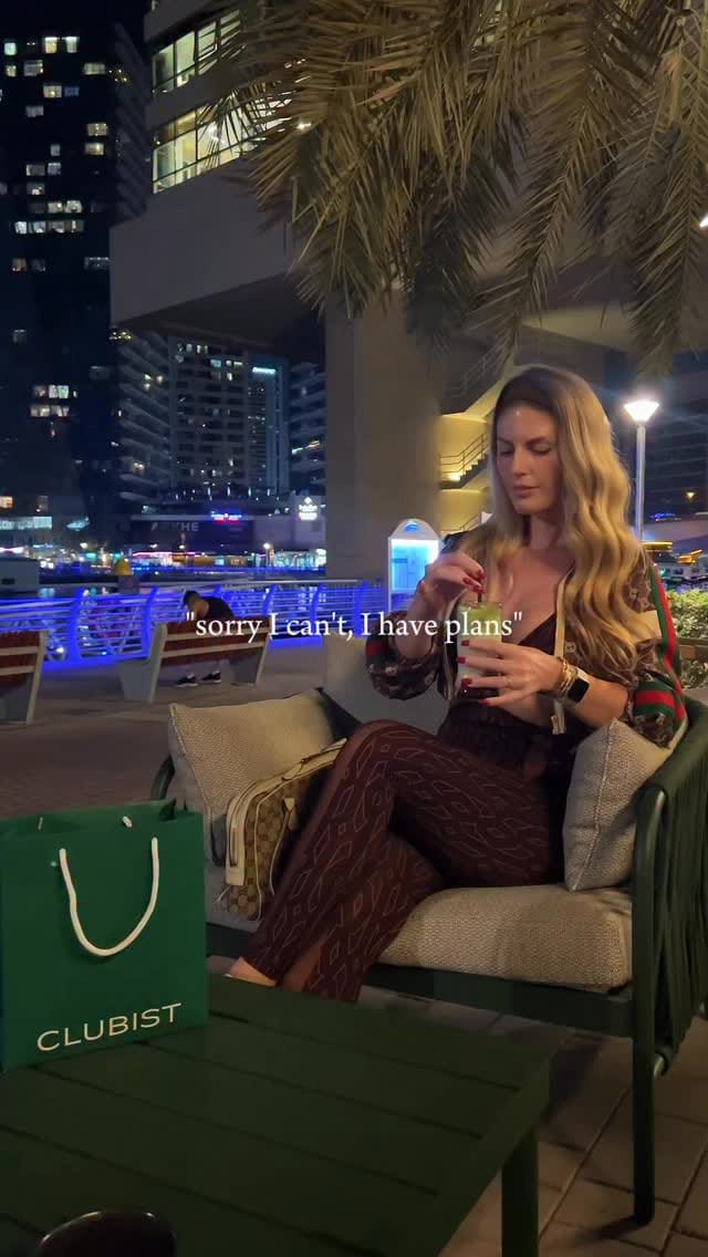 Post 7 by Mea Gold on Instagram (video)
