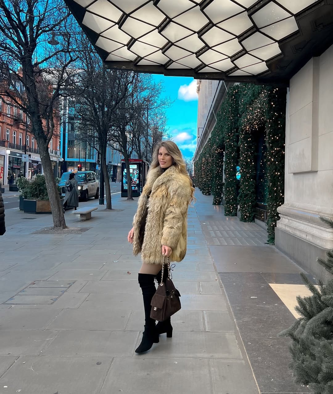Post 4 by Mea Gold on Instagram (carousel)