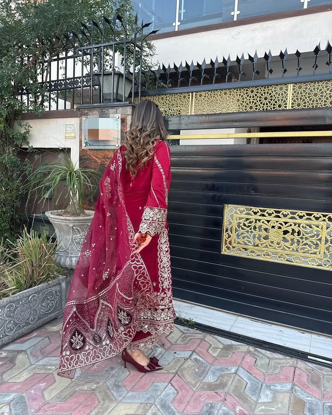 Post 8 by Arzoo rehman on Instagram (carousel)
