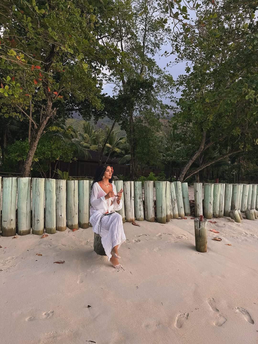 Post 5 by Delia 🪐 on Instagram (carousel)