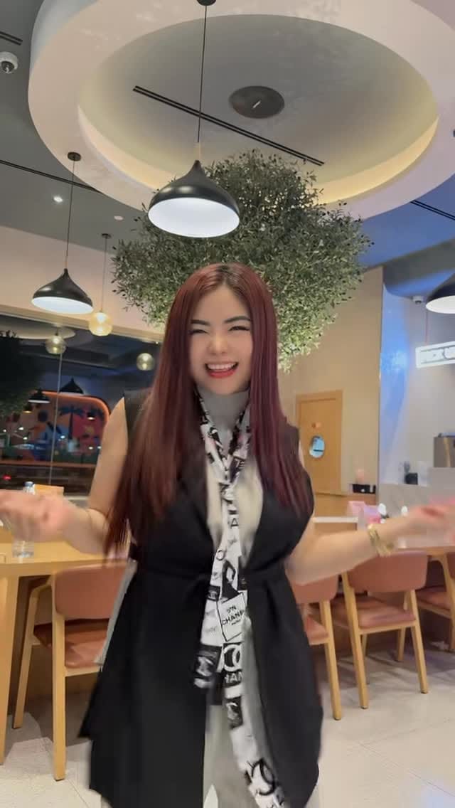 Post 2 by Jenny in Dubai on Instagram (video)