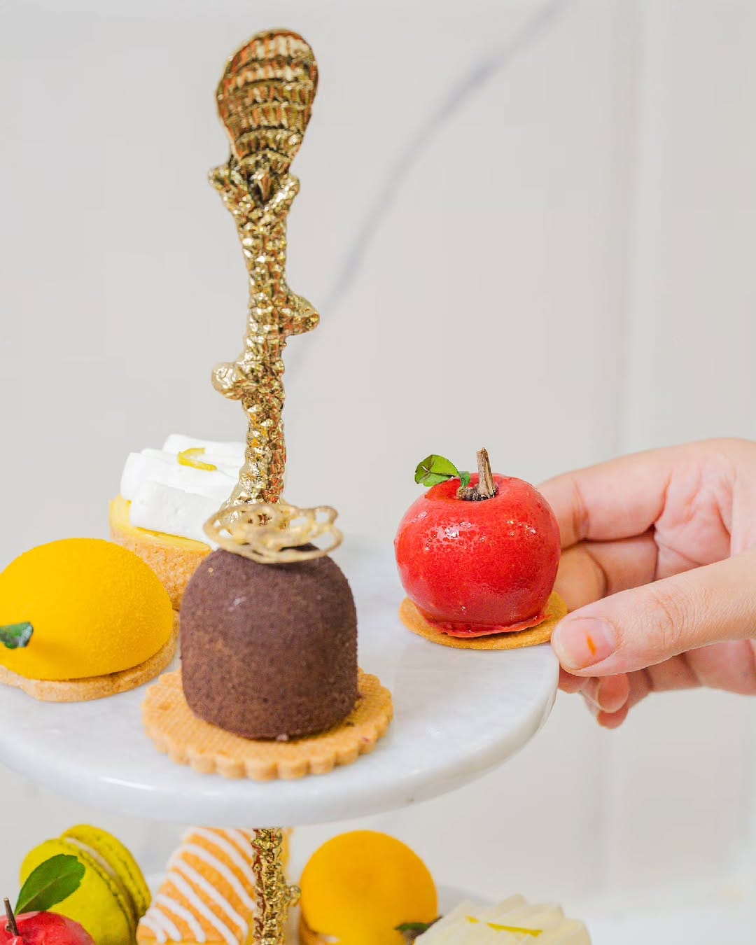 Post 10 by ZAHRA -Les pâtisseries de luxe on Instagram (image)