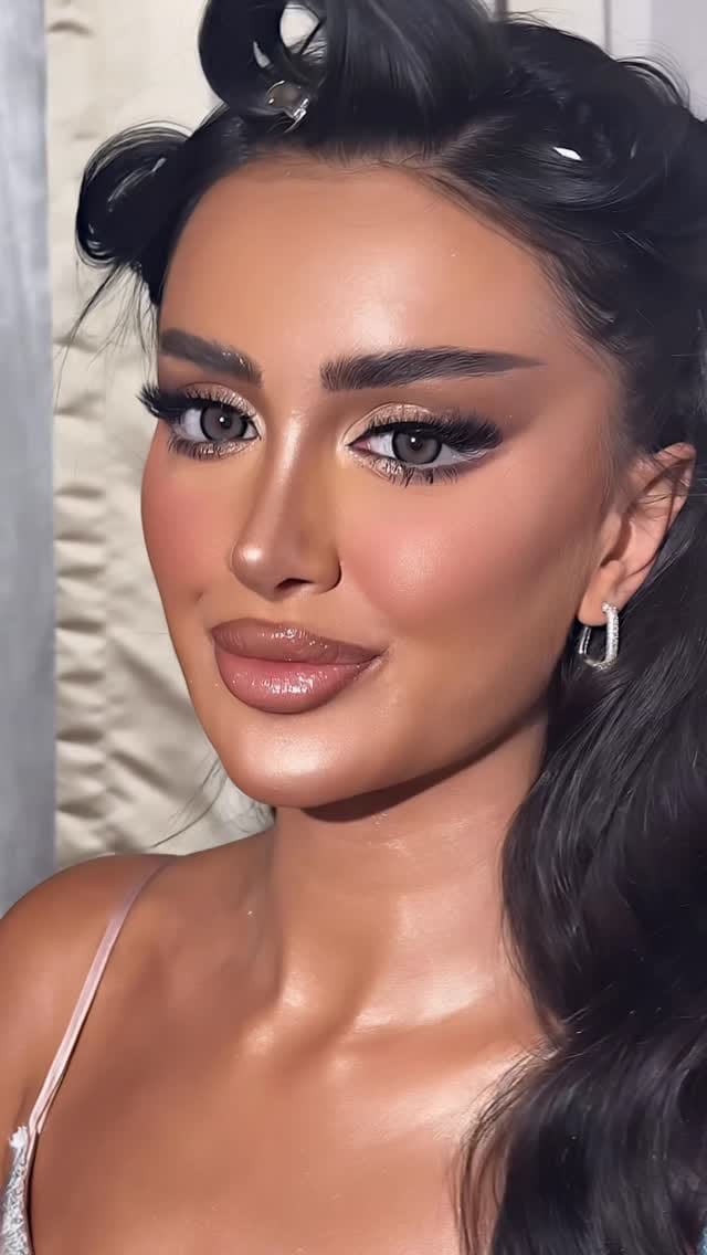 Post 7 by Wrood Makeup artist on Instagram (video)
