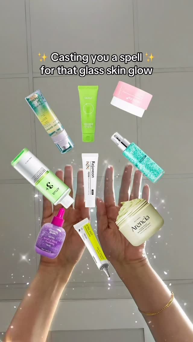 Post 6 by Japanese & Korean Skincare UAE on Instagram (video)