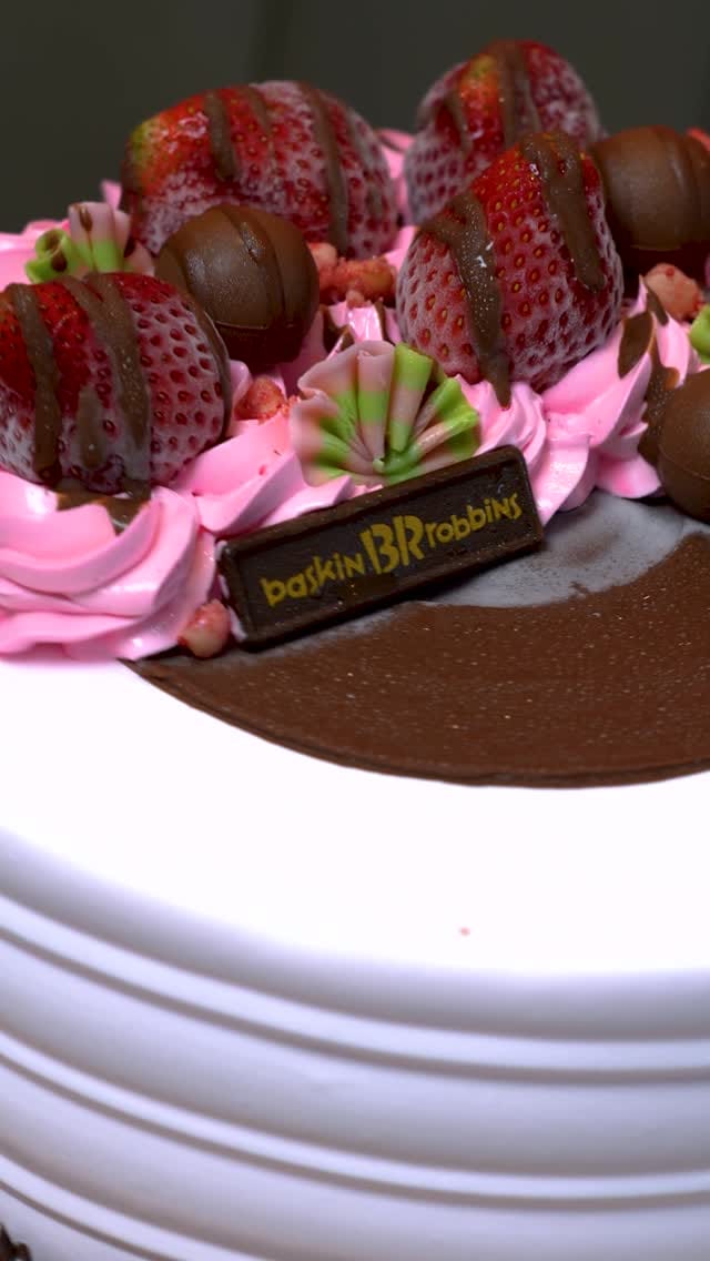 Post 4 by Baskin Robbins ME on Instagram (video)