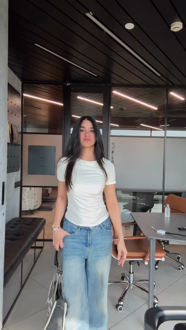 Post 7 by @headtoheeelss on Instagram (video)