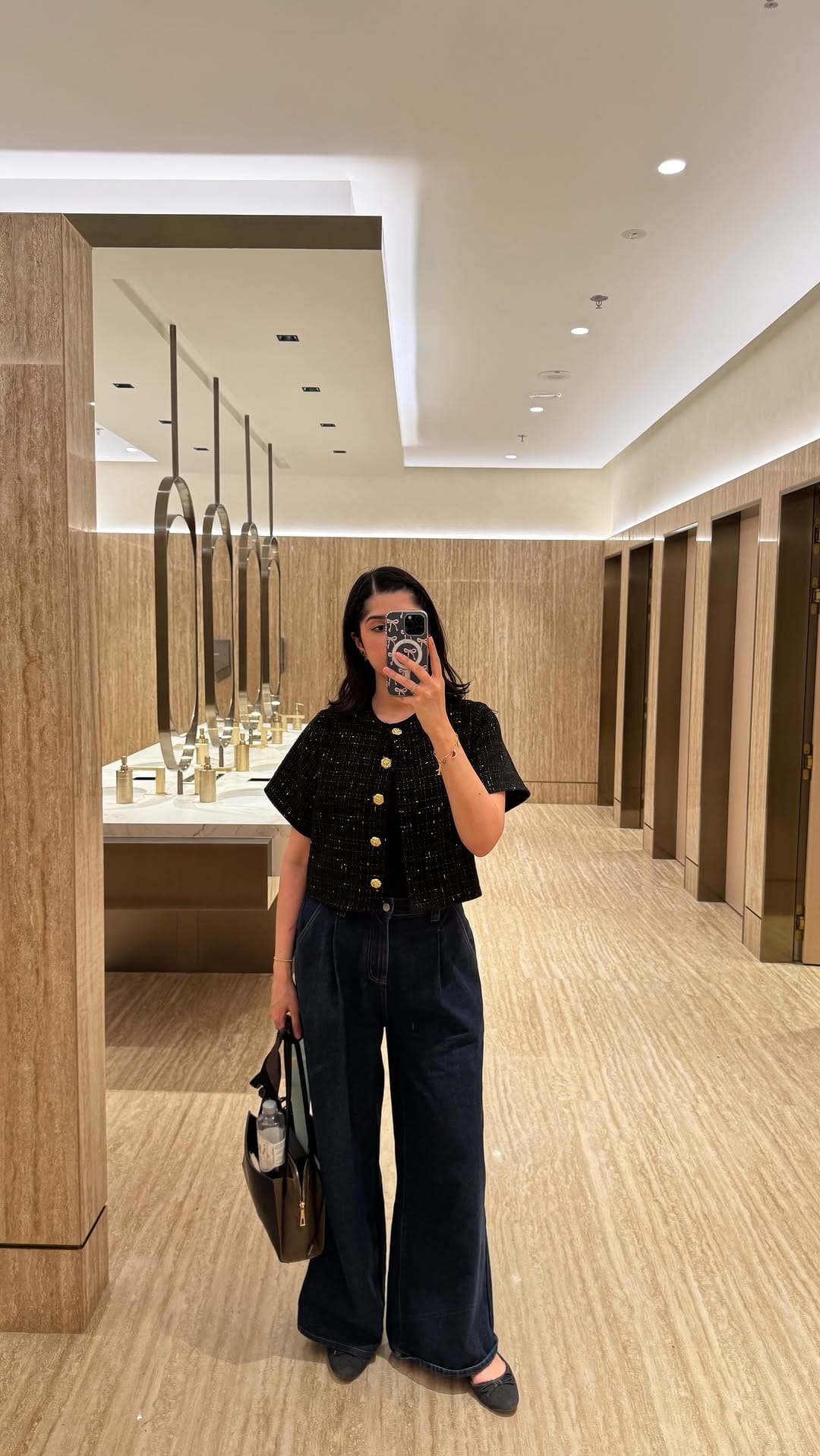 Post 4 by NOOR UL AIN on Instagram (video)