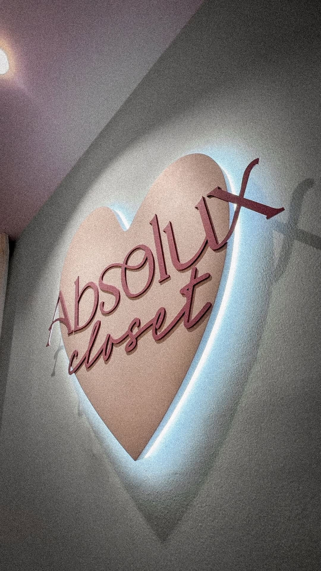 Post 8 by Absolux Closet on Instagram (video)