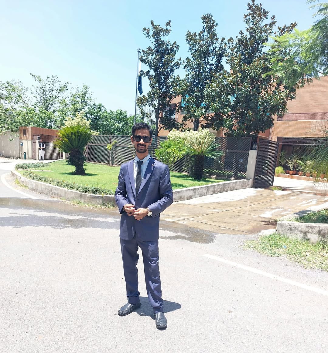 Post 8 by Faizan Munawar Ibrahim on Instagram (image)