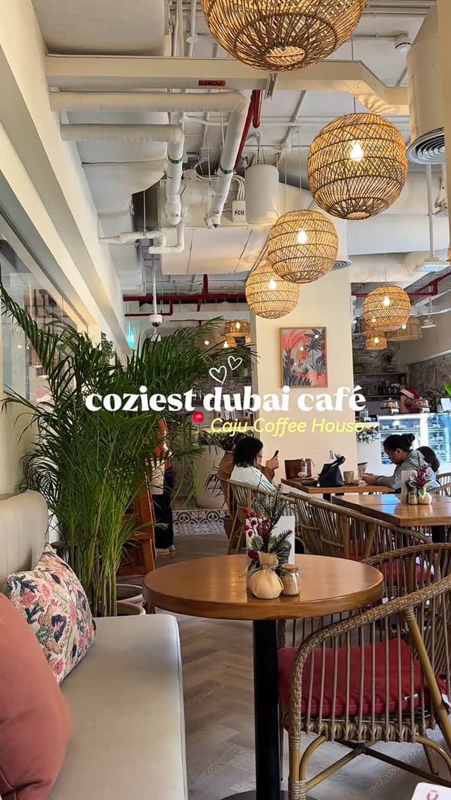 Post 10 by Maryam Noor on Instagram (video)