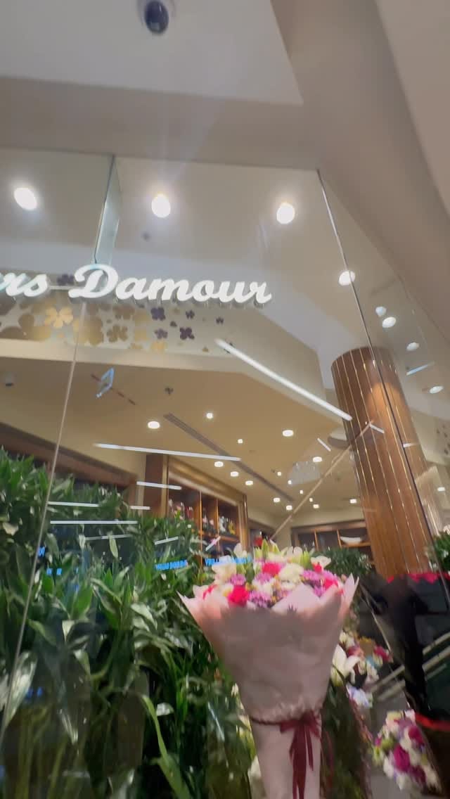 Post 5 by Fleurs Damour on Instagram (video)