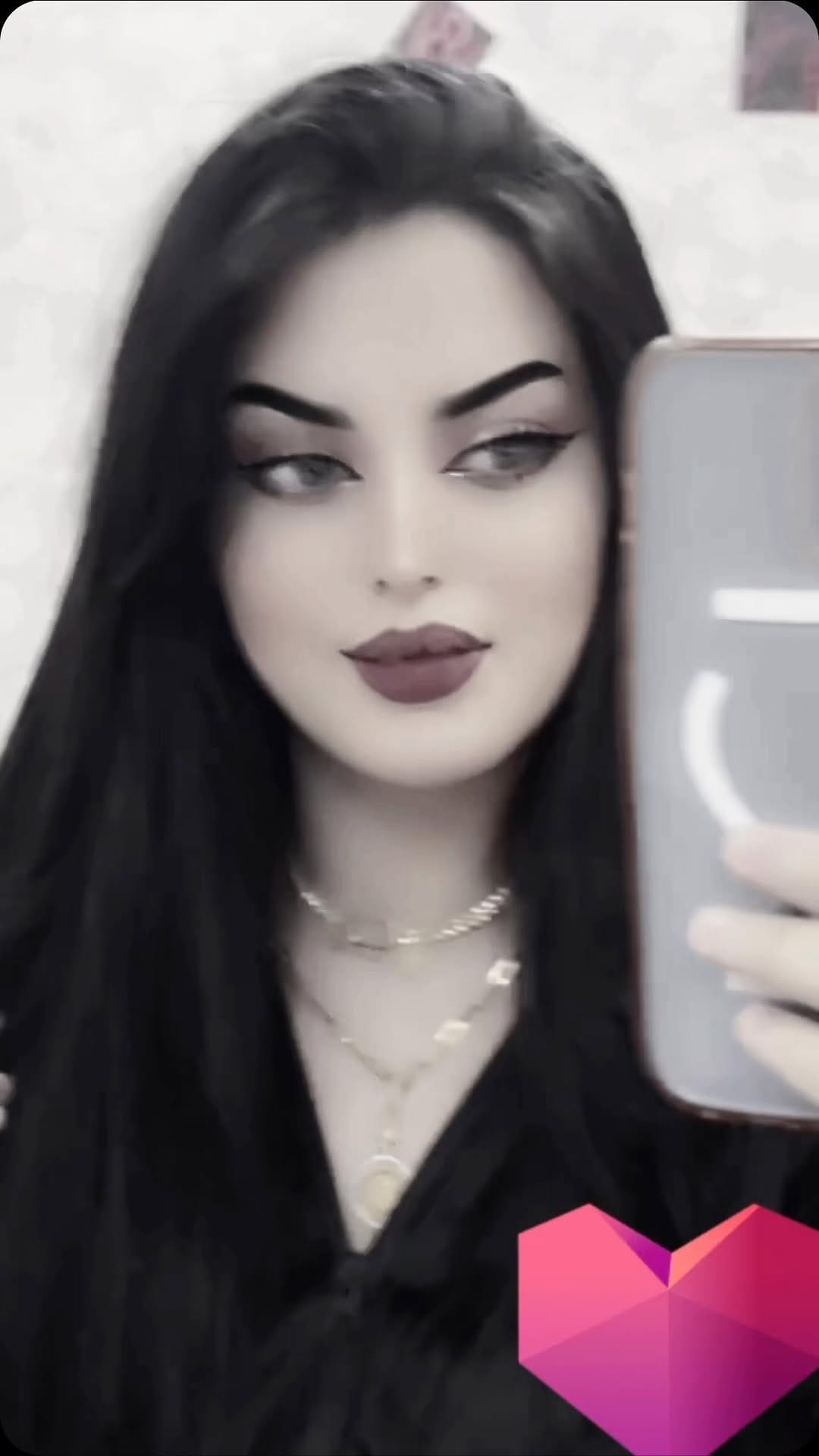 Post 2 by Meryam Harrak on Instagram (video)