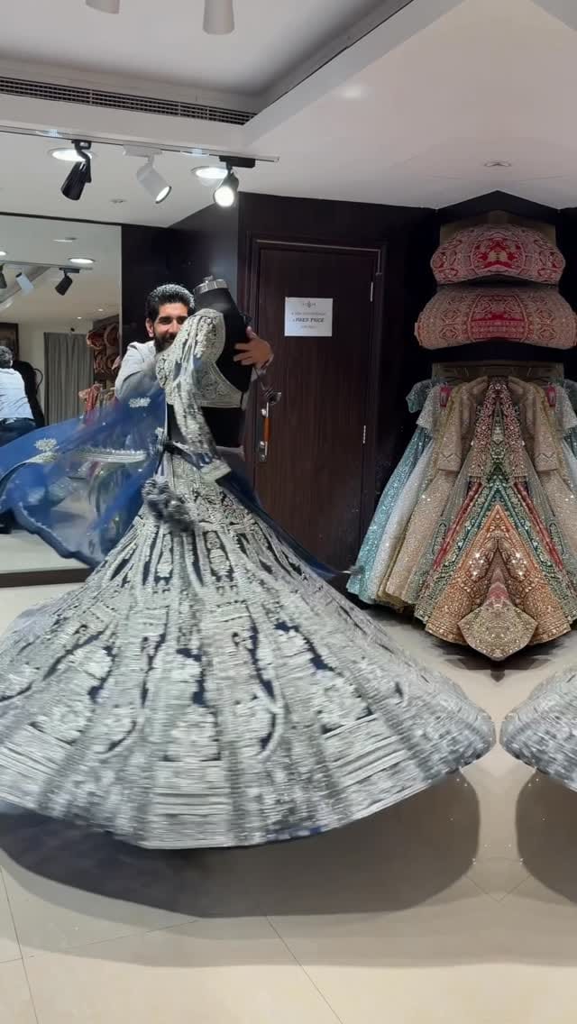 Post 6 by Vinay Fashion on Instagram (video)