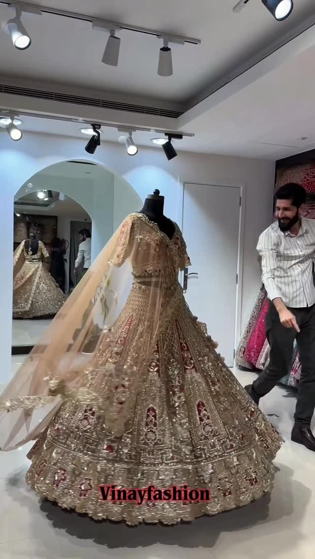 Post 3 by Vinay Fashion on Instagram (video)