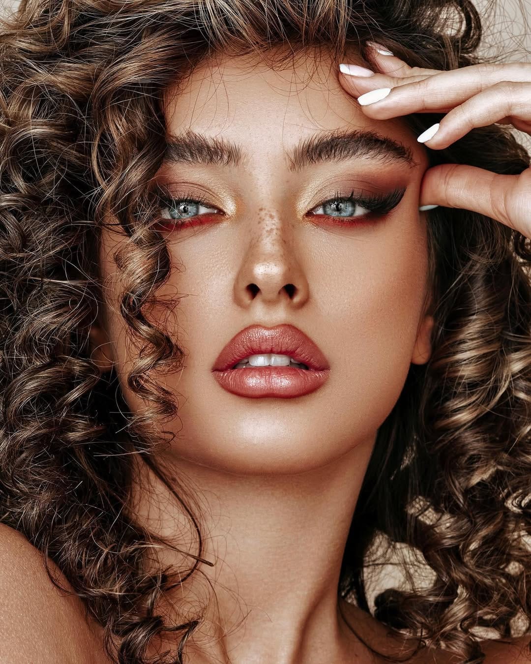 Post 10 by Lili Fahimi on Instagram (image)