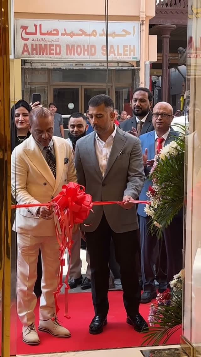 Post 6 by Nabeel Perfumes on Instagram (video)