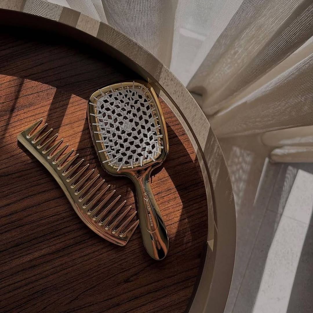 Post 5 by SuperbrushME on Instagram (image)