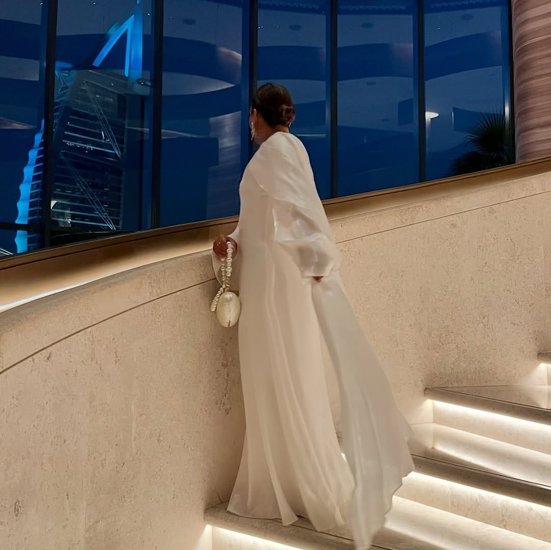 Post 10 by 🇦🇪 HAIR & MAKEUP ARTIST on Instagram (carousel)