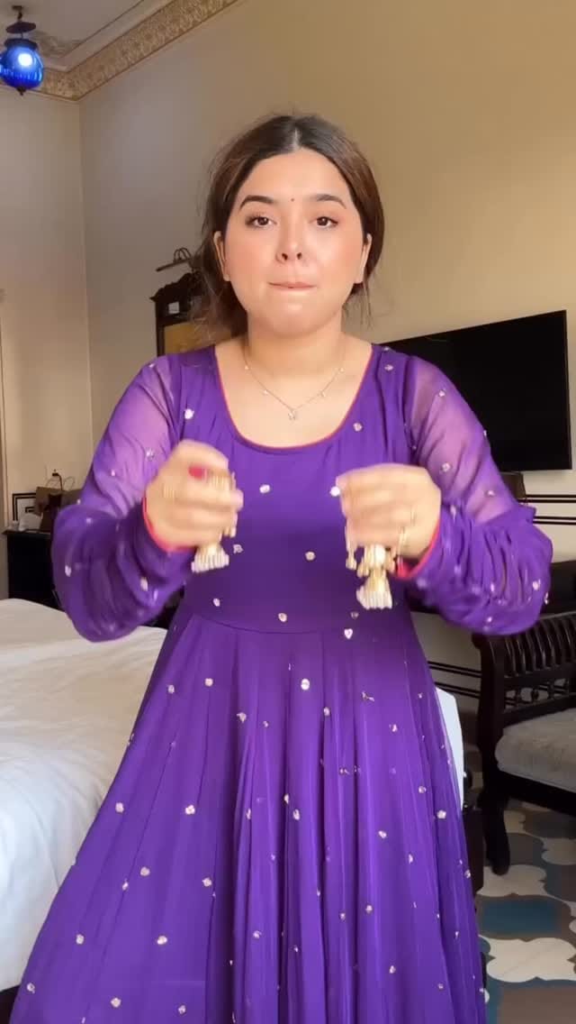 Post 1 by Aviraa Trends on Instagram (video)