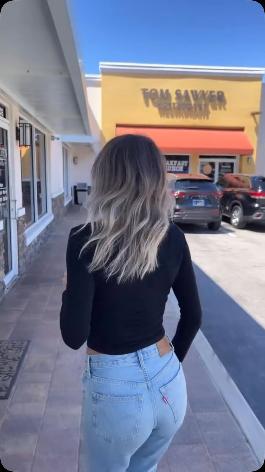 Post 2 by Boudi Salon on Instagram (video)